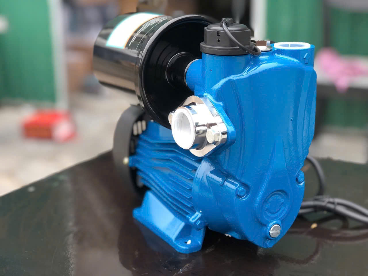Máy bơm tăng áp điện tử gia đình, công suất 250w